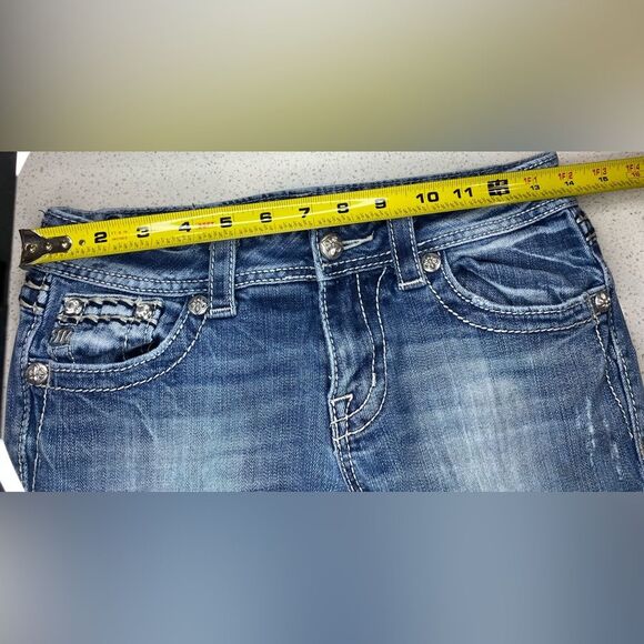 Miss Me Capri Jeans | Size 27x20.5 | Bling Pockets | Low Rise | Stretch| EUC - Picture 10 of 13
